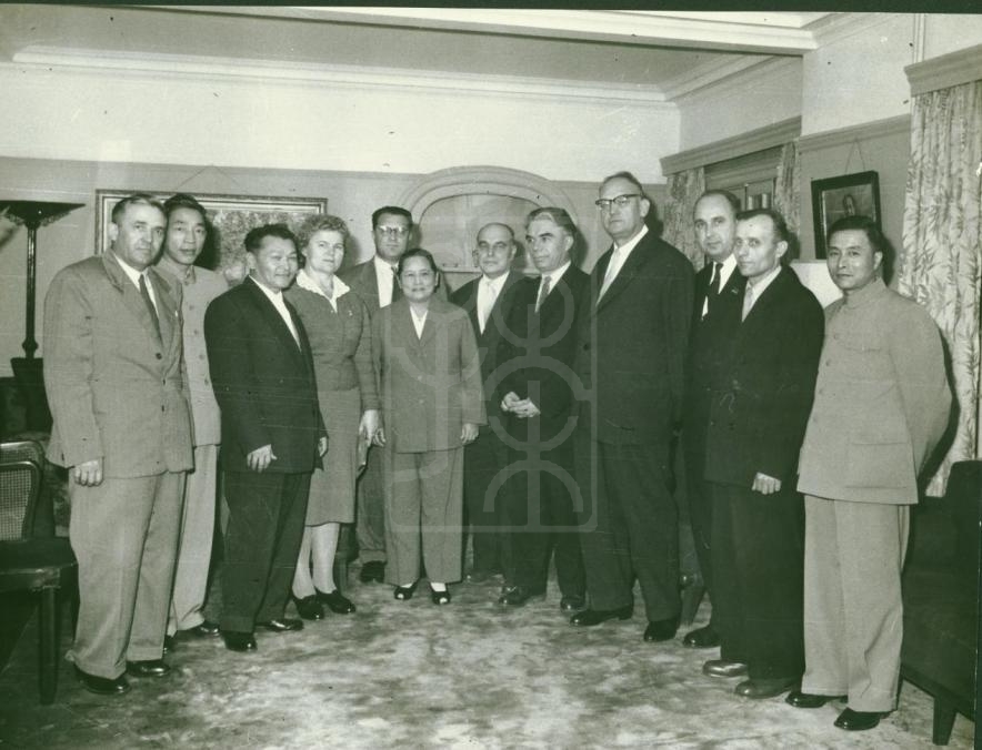 1960年11月9日宋庆龄在上海寓所会见苏中友好协会代表团的留影