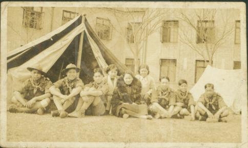 1932年宋庆龄与张琦珍、梁丽芳等在国民伤兵医院合影