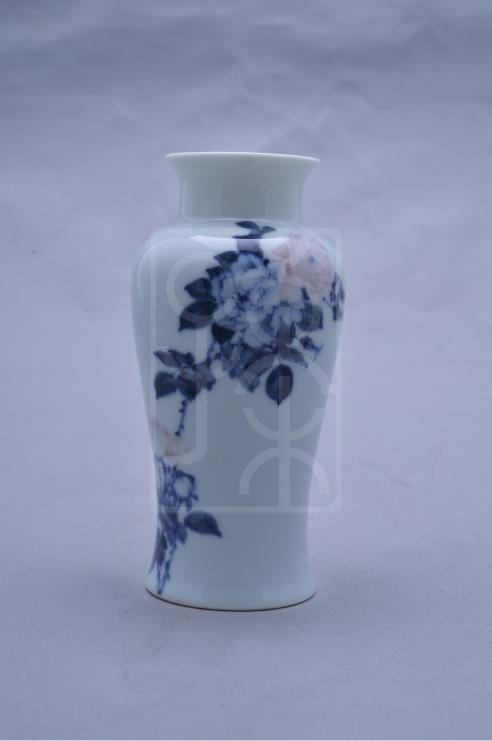 青花釉里红折枝牡丹纹观音尊