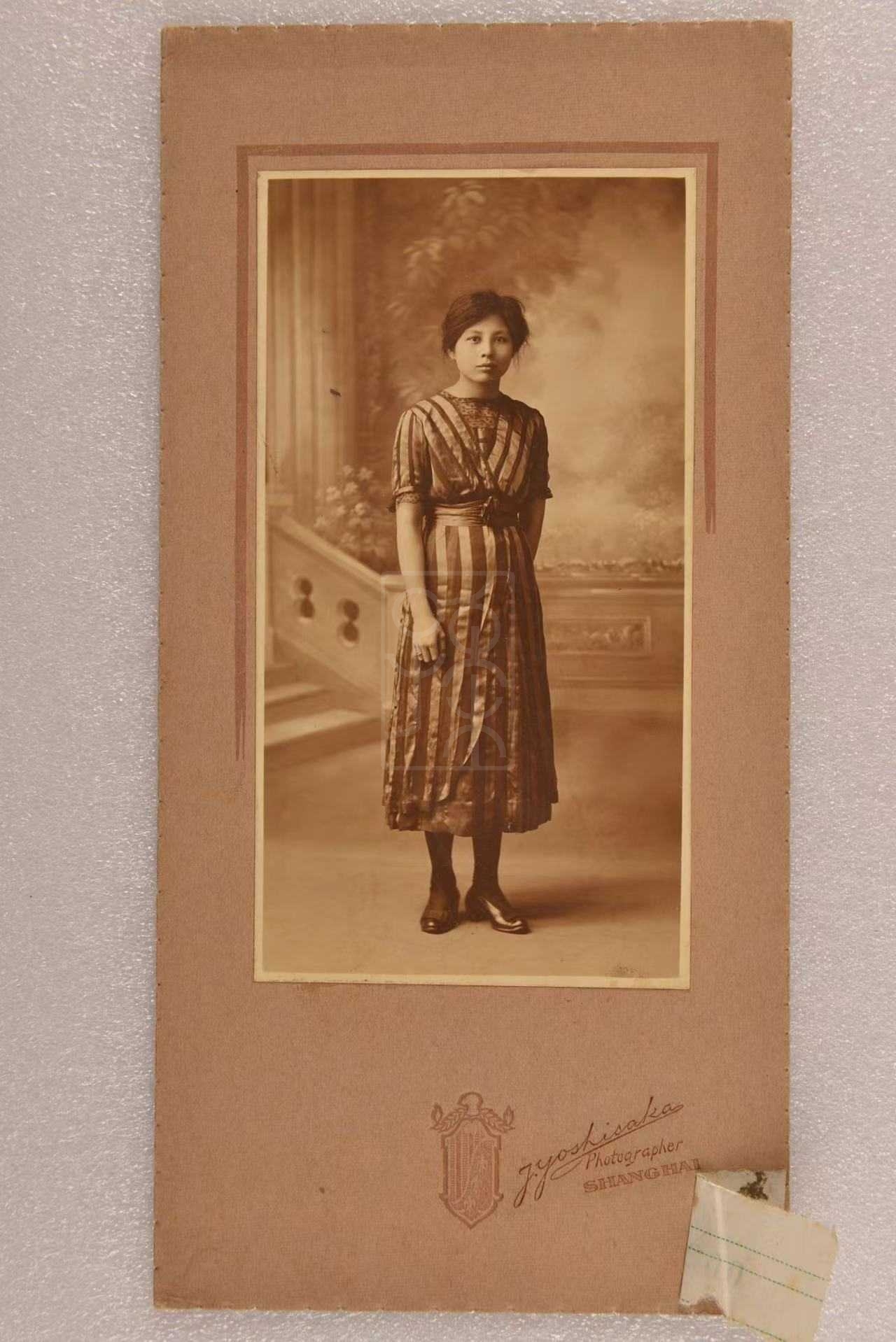1918年10月22日朱慕菲题赠宋庆龄的照片