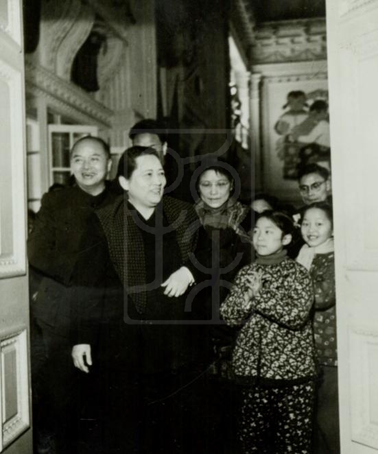 1960年1月27日宋庆龄、金仲华、李云等在中国福利会少年宫留影 