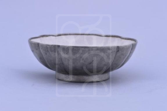 包银花口瓷碗