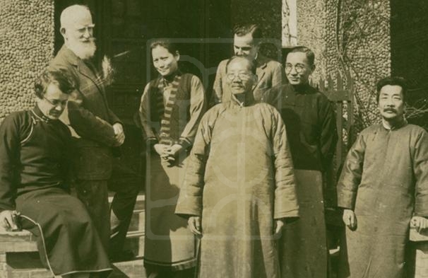 1933年宋庆龄与萧伯纳、蔡元培、鲁迅、林语堂等在莫利爱路寓所合影
