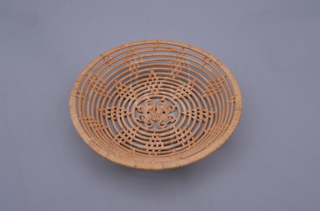 竹编菱格纹圆盘
